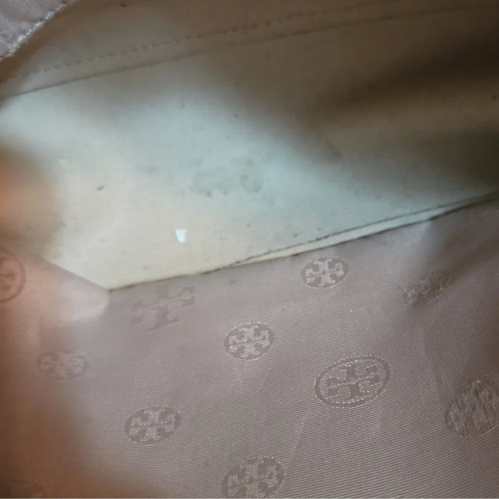 Tory Burch Beige Solid Tote Bag Double Handles Gold Logo Inner Pockets